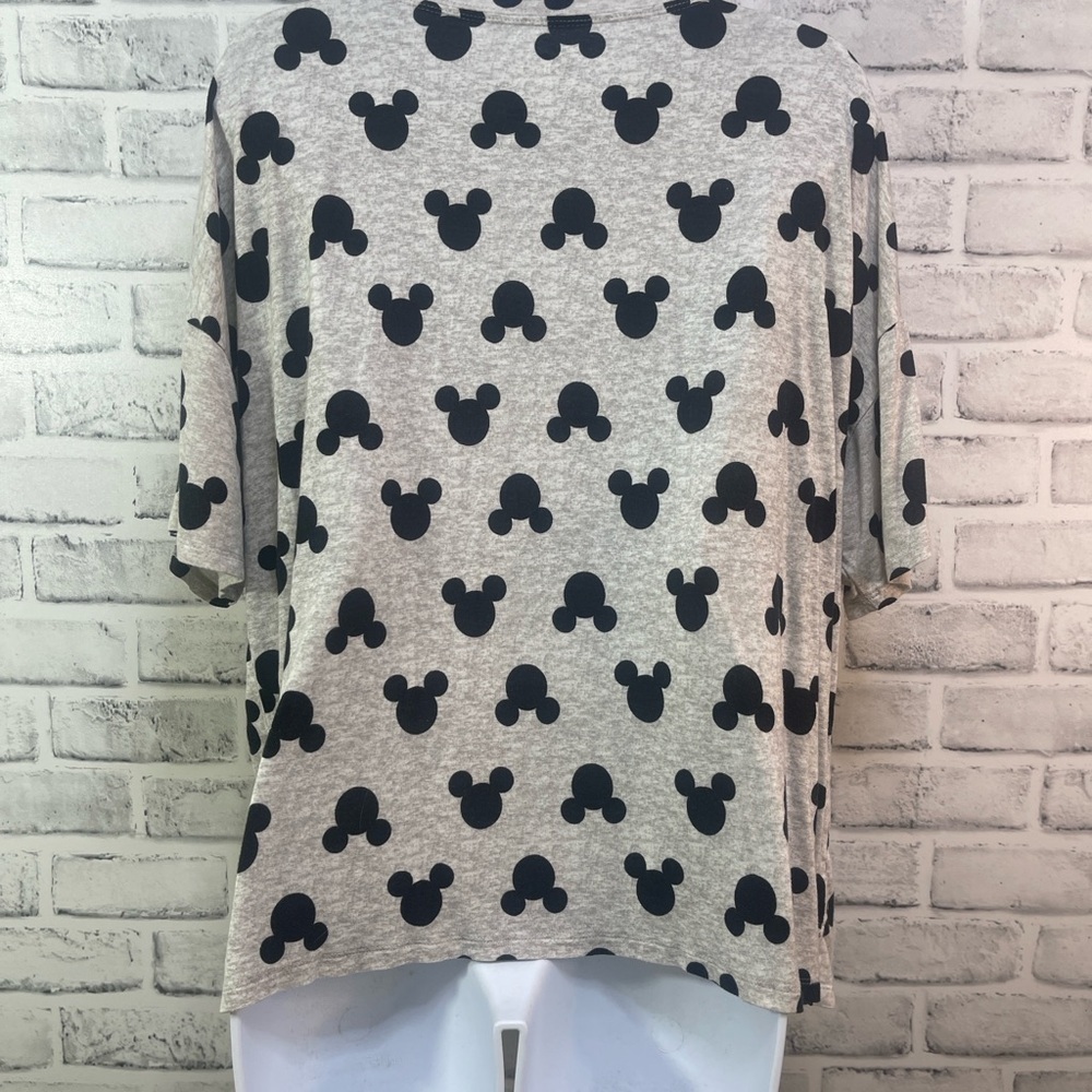 Disney Mickey Mouse One Pocket T-Shirt Large - Picture 3 of 8